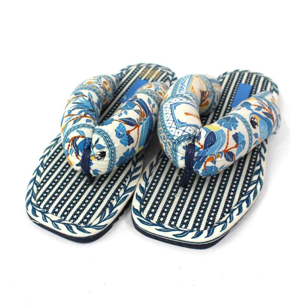 FARM RIO Puffy Flip Flops Flat Sandals in Navy - Picture 2 of 5